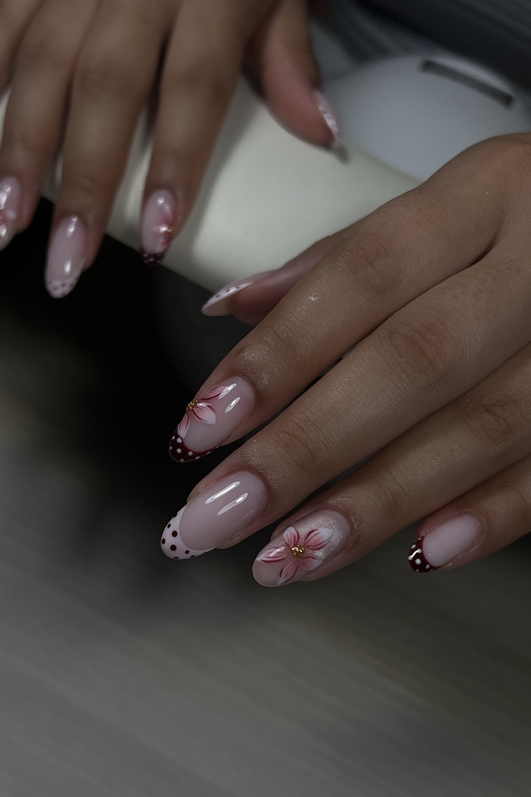 French mit floralem Nail-Art